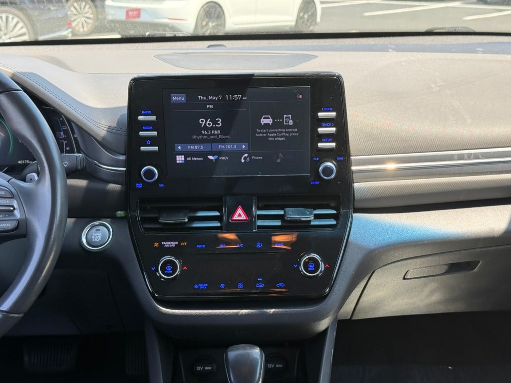 Hyundai Ioniq Plug-In Hybrid Vehicle Full-screen Gallery Image 14