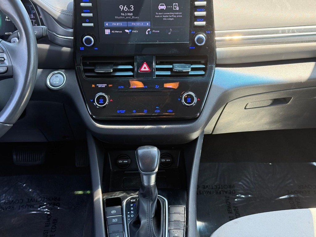 Hyundai Ioniq Plug-In Hybrid Vehicle Full-screen Gallery Image 15