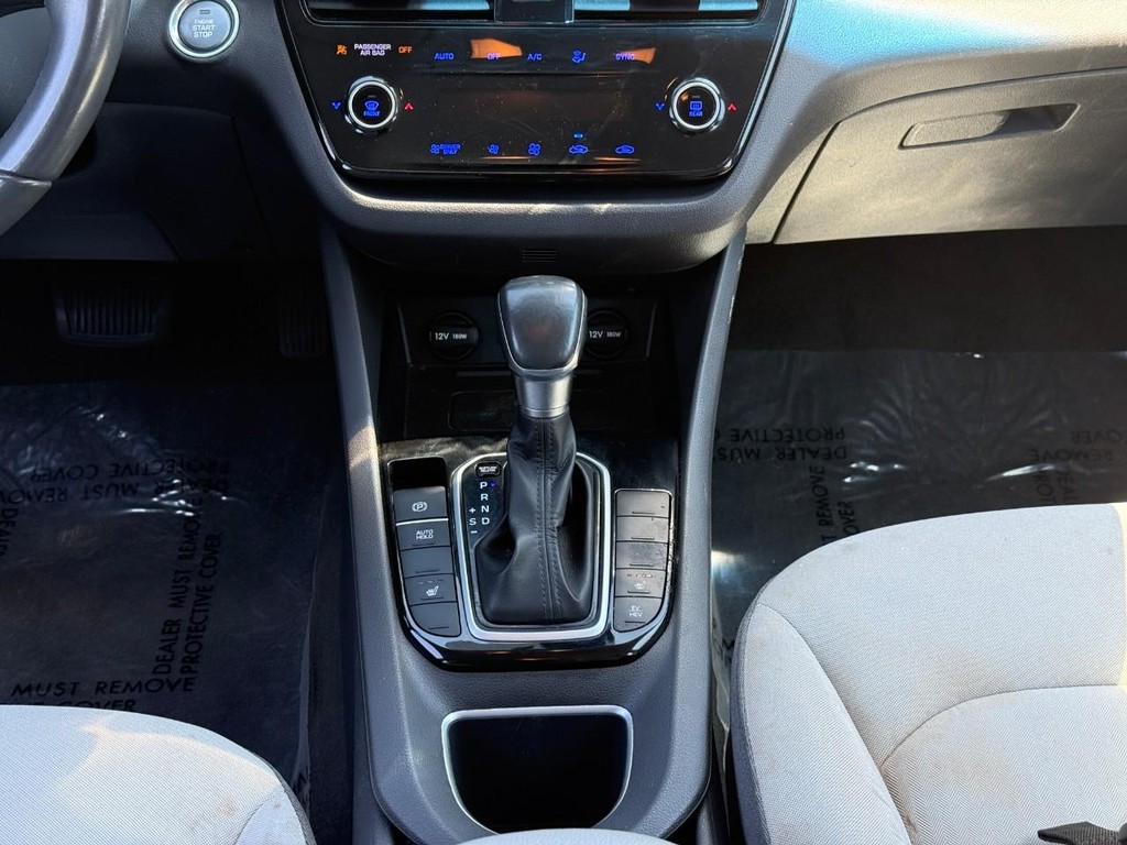 Hyundai Ioniq Plug-In Hybrid Vehicle Full-screen Gallery Image 16