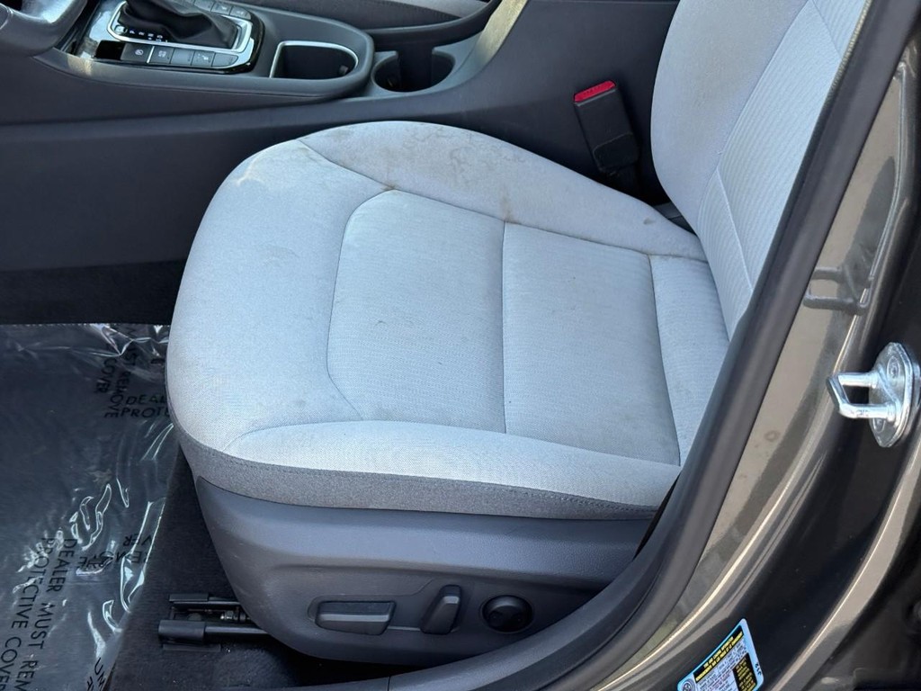 Hyundai Ioniq Plug-In Hybrid Vehicle Full-screen Gallery Image 19