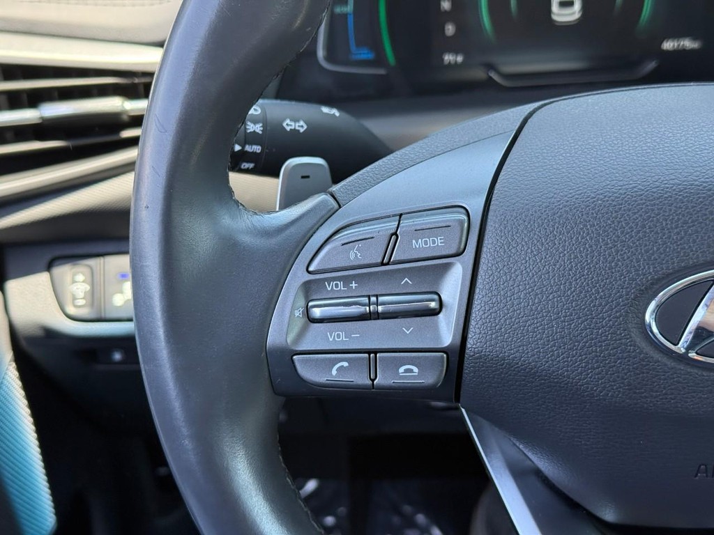 Hyundai Ioniq Plug-In Hybrid Vehicle Full-screen Gallery Image 21