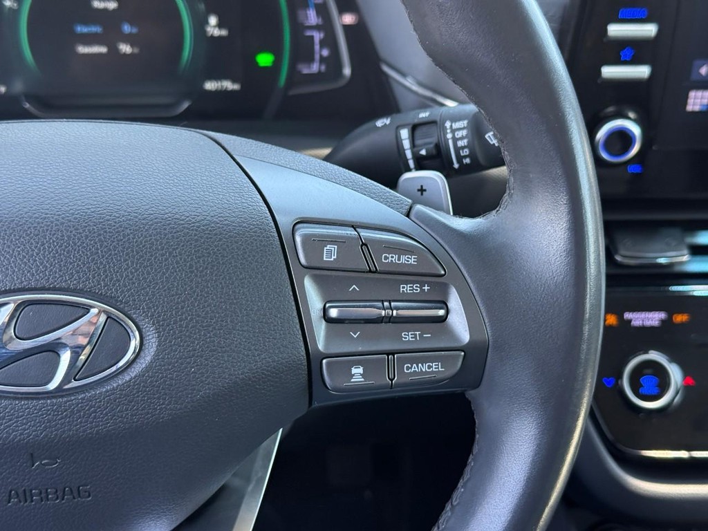 Hyundai Ioniq Plug-In Hybrid Vehicle Full-screen Gallery Image 22