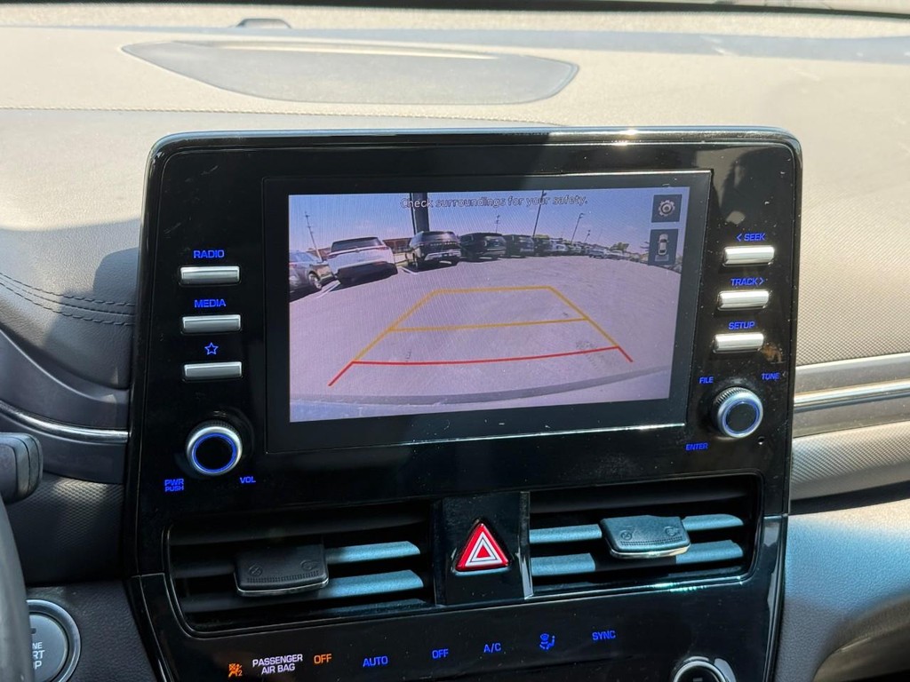 Hyundai Ioniq Plug-In Hybrid Vehicle Full-screen Gallery Image 26
