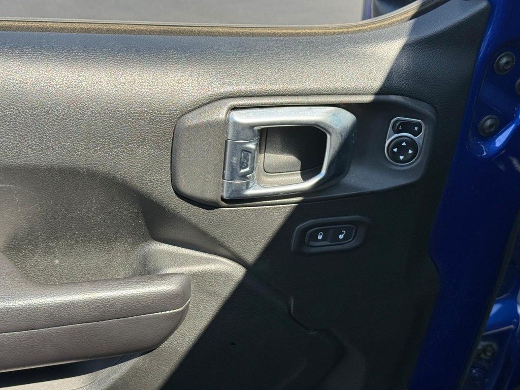 Jeep Wrangler Unlimited Vehicle Full-screen Gallery Image 16