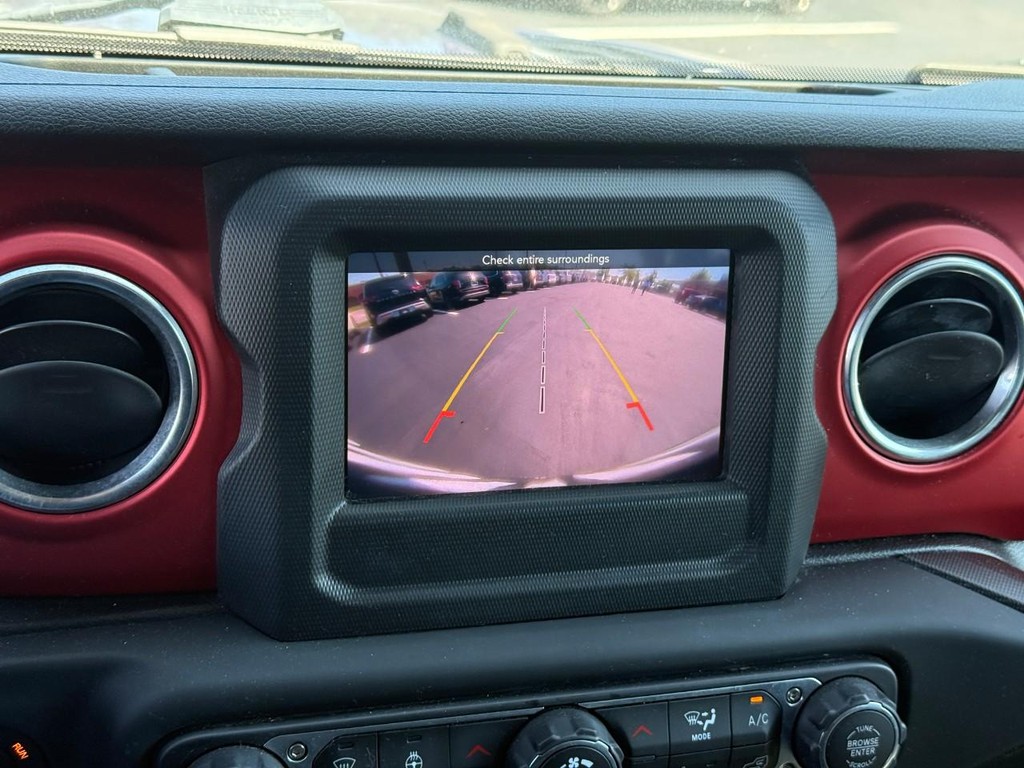 Jeep Wrangler Unlimited Vehicle Full-screen Gallery Image 24