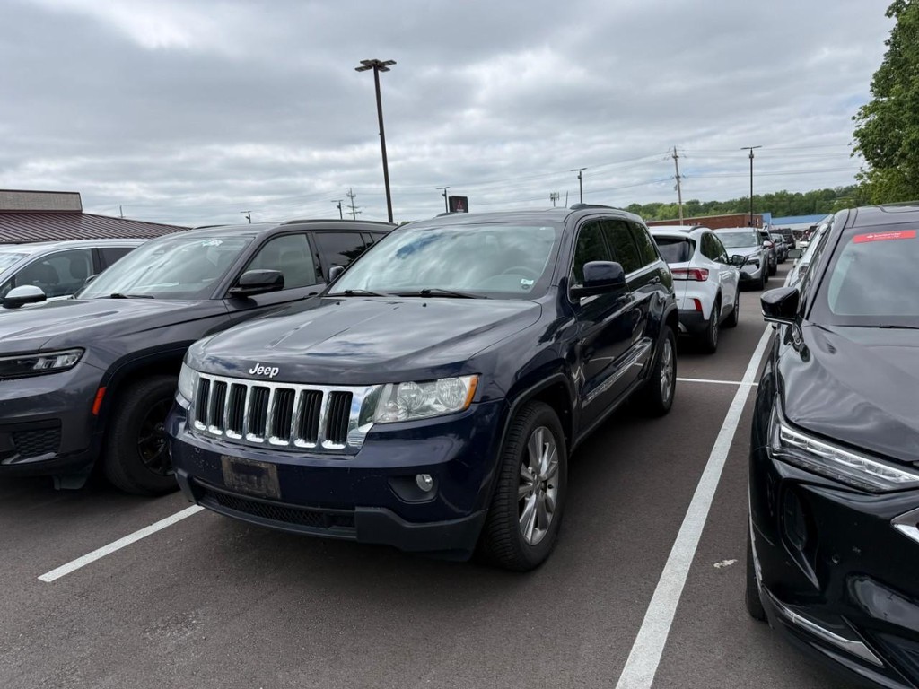 Jeep Grand Cherokee Vehicle Full-screen Gallery Image 02