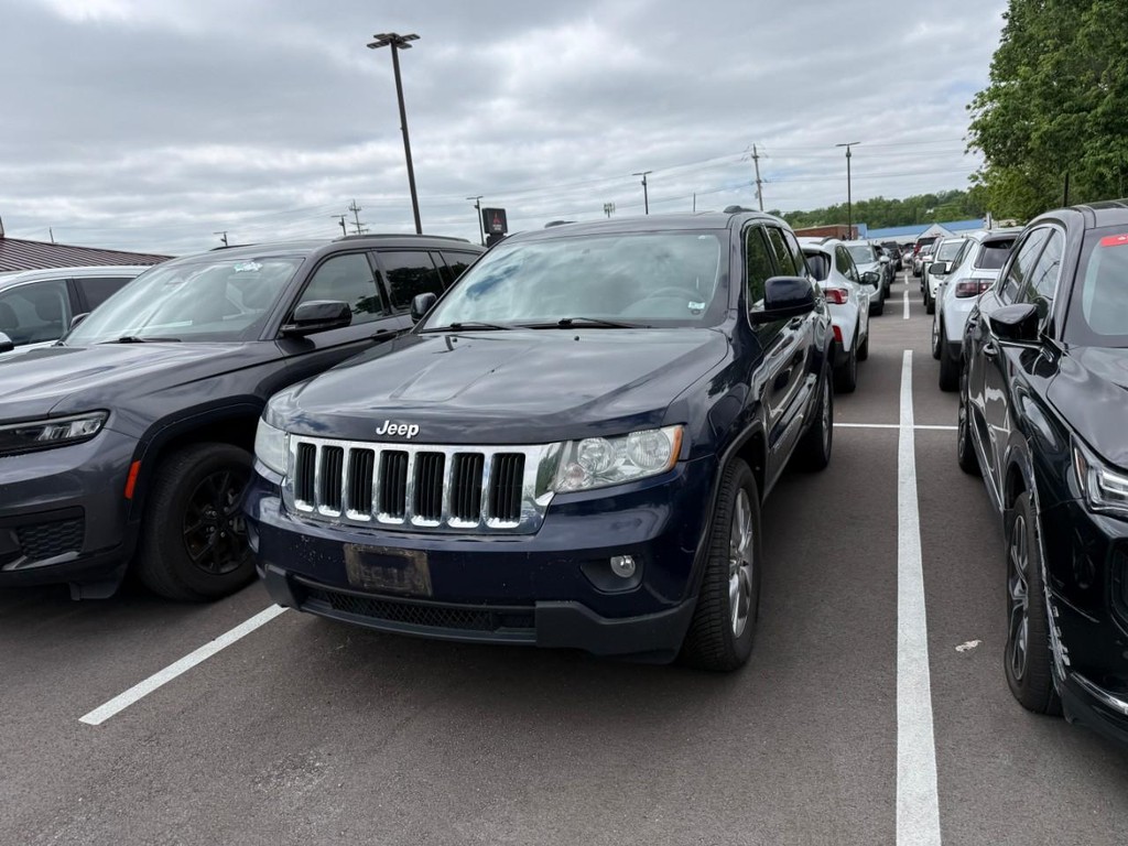 Jeep Grand Cherokee Vehicle Full-screen Gallery Image 03