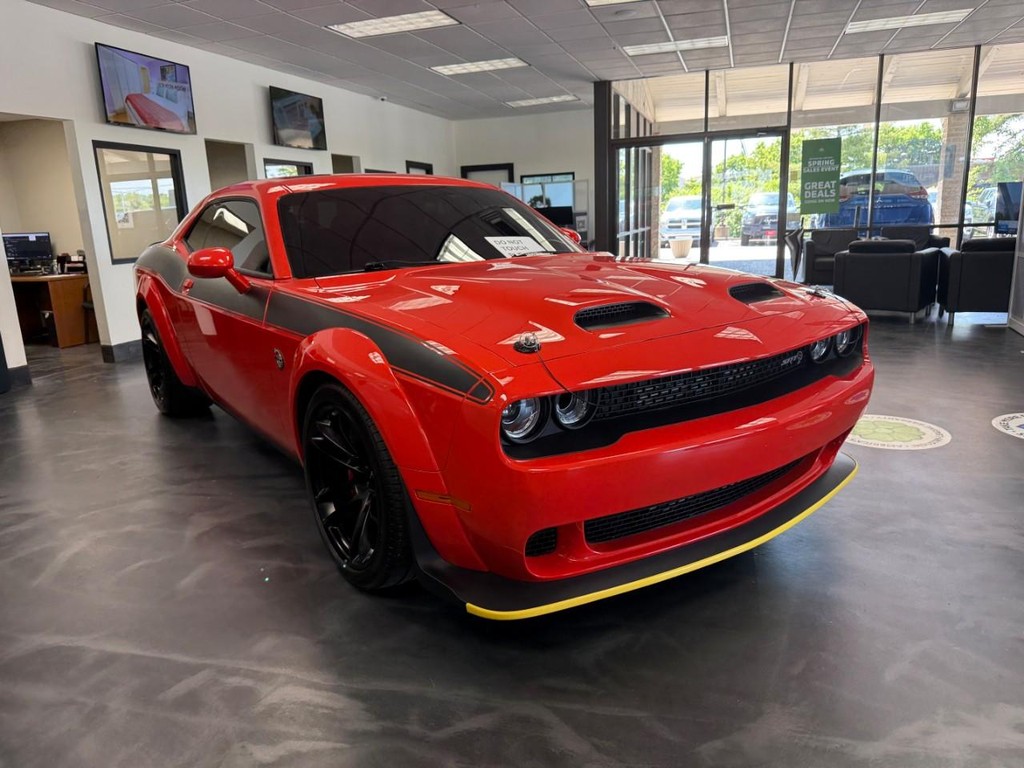 Dodge Challenger Vehicle Full-screen Gallery Image 04