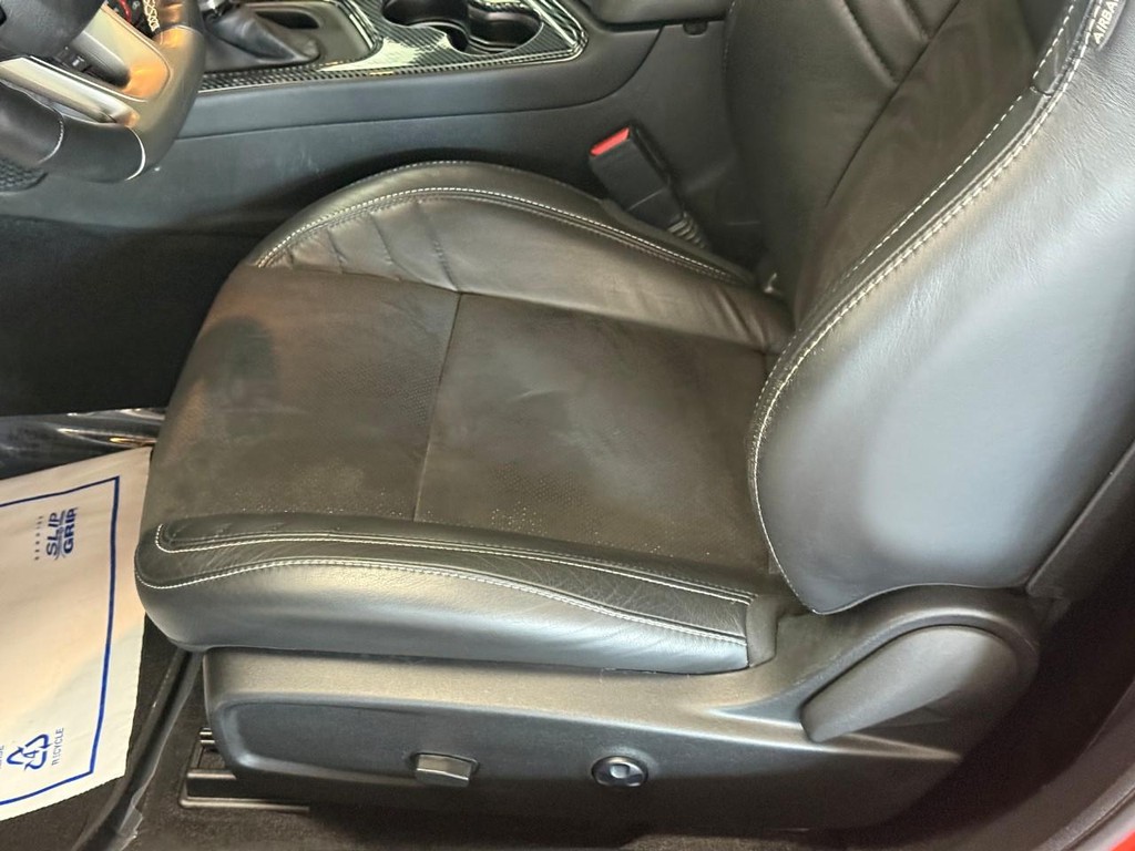 Dodge Challenger Vehicle Full-screen Gallery Image 10