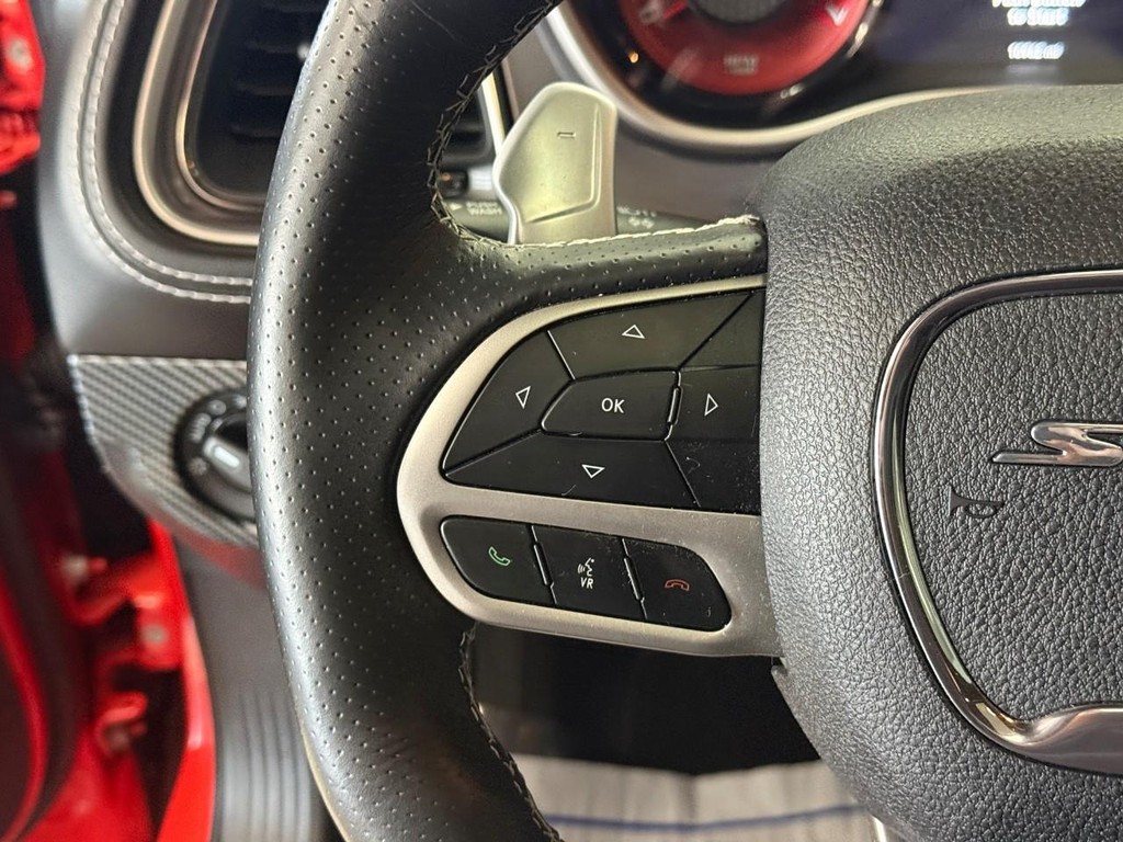 Dodge Challenger Vehicle Full-screen Gallery Image 12