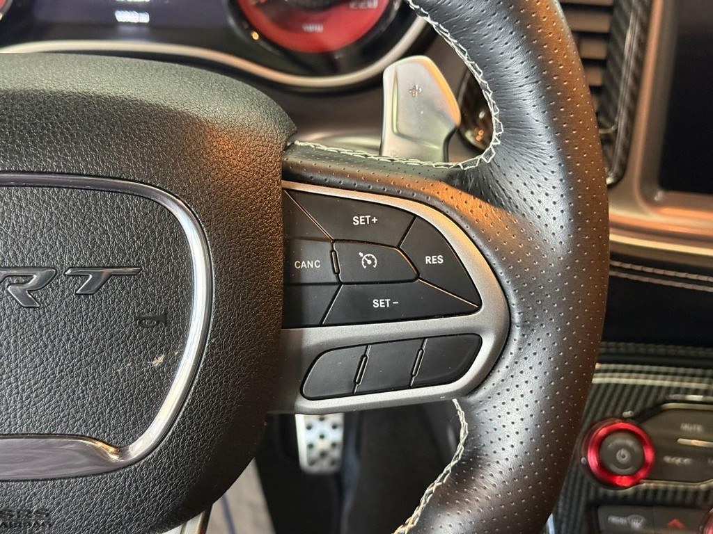 Dodge Challenger Vehicle Full-screen Gallery Image 13