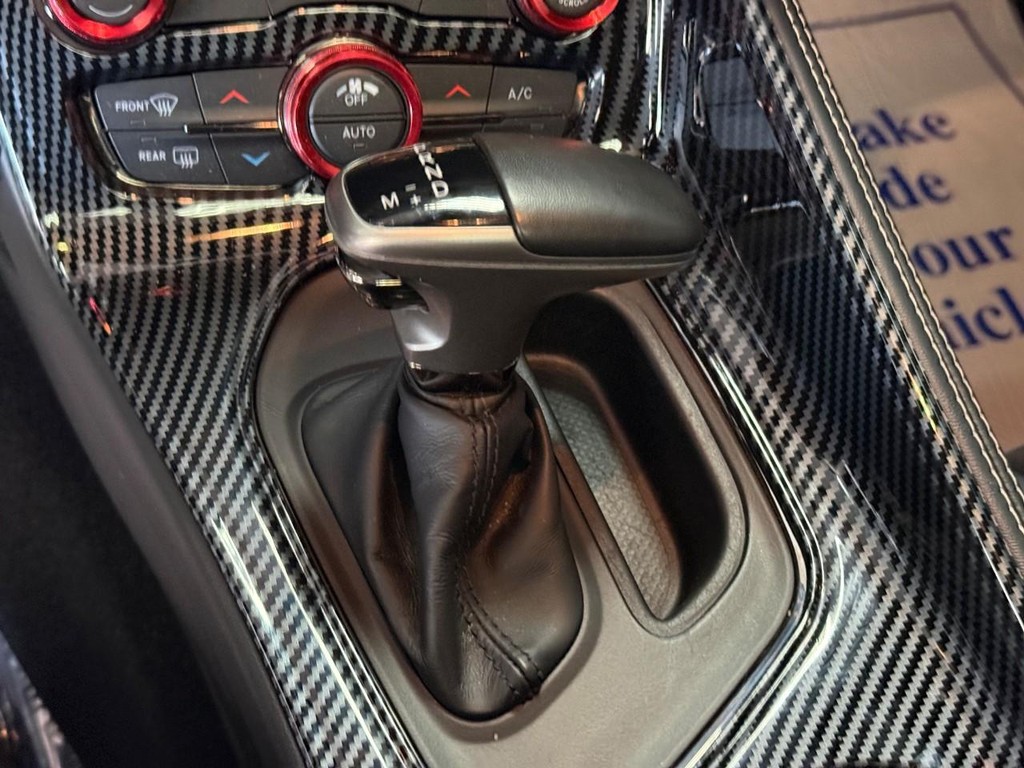 Dodge Challenger Vehicle Full-screen Gallery Image 15