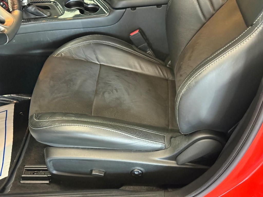 Dodge Challenger Vehicle Full-screen Gallery Image 26