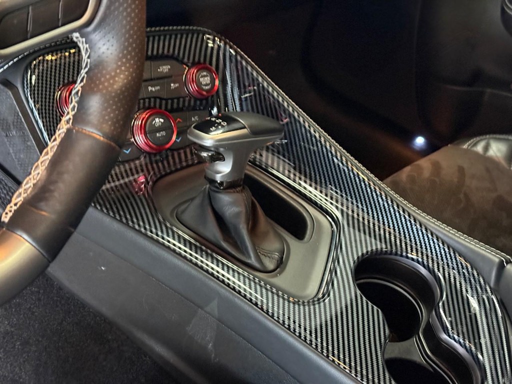 Dodge Challenger Vehicle Full-screen Gallery Image 29