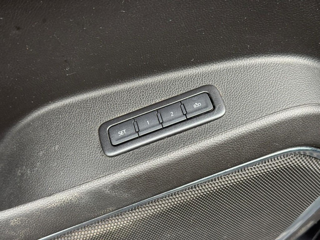 Chevrolet Tahoe Vehicle Full-screen Gallery Image 18
