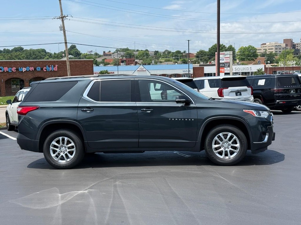Chevrolet Traverse Vehicle Full-screen Gallery Image 02