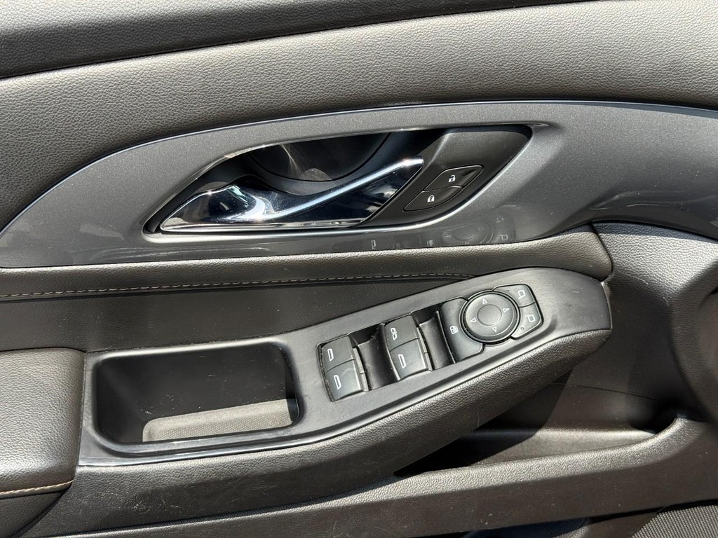 Chevrolet Traverse Vehicle Full-screen Gallery Image 16