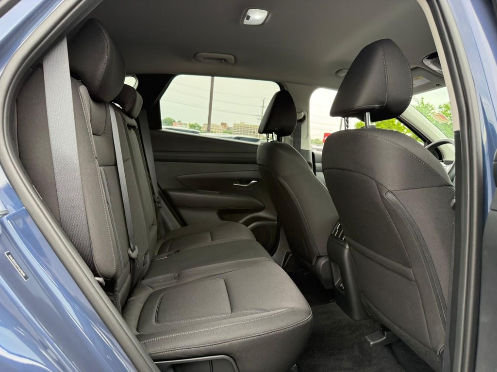 Hyundai Tucson Vehicle Full-screen Gallery Image 10