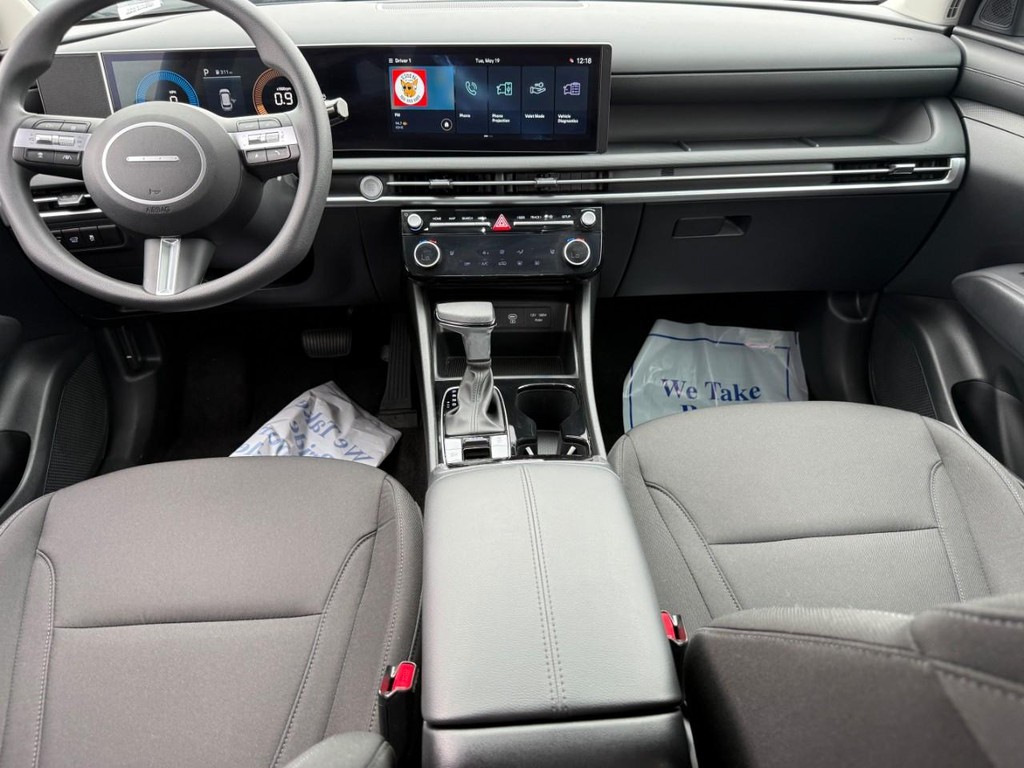 Hyundai Tucson Vehicle Full-screen Gallery Image 11