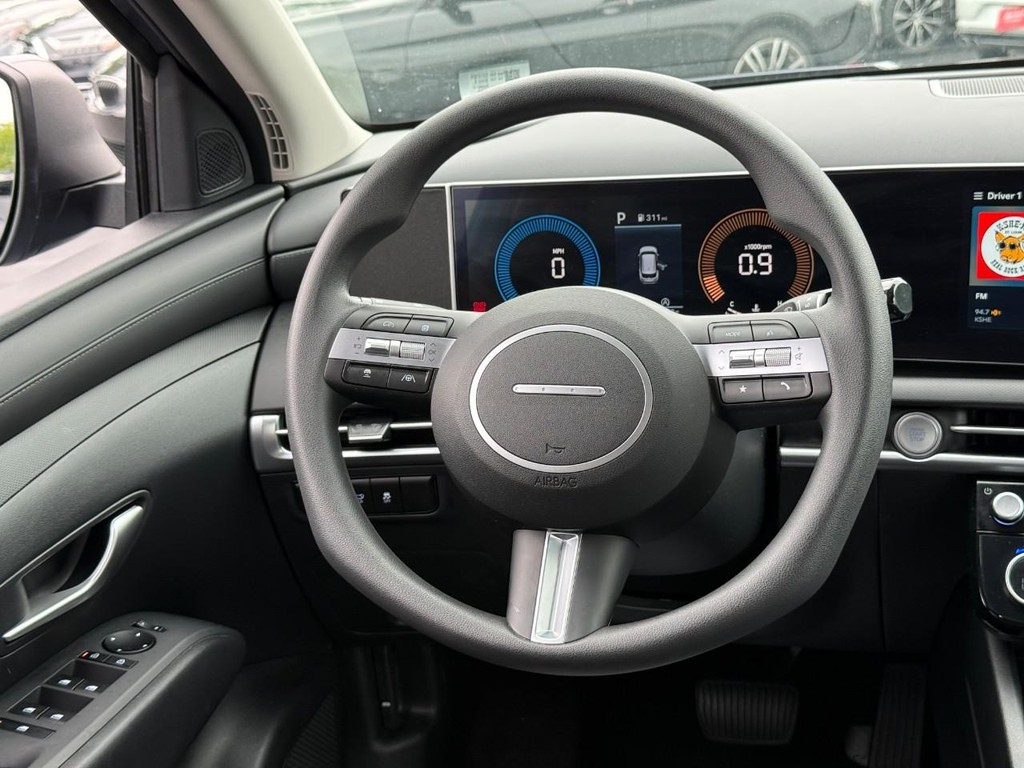Hyundai Tucson Vehicle Full-screen Gallery Image 12