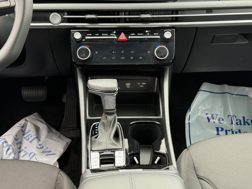 Hyundai Tucson Vehicle Full-screen Gallery Image 14