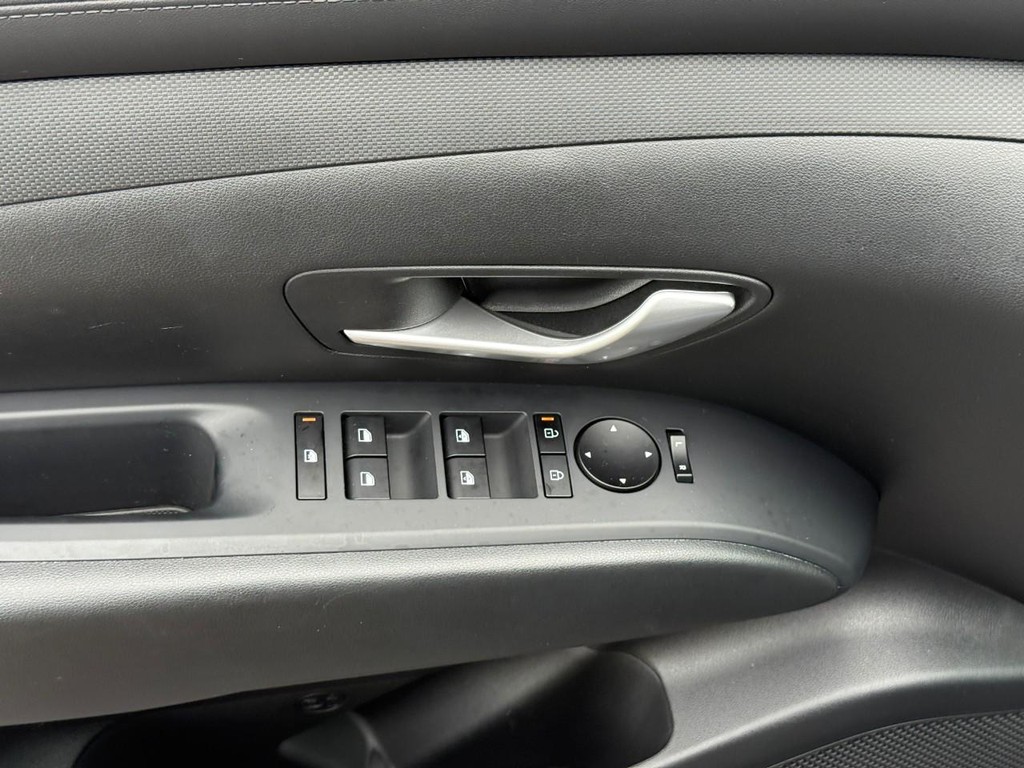 Hyundai Tucson Vehicle Full-screen Gallery Image 15