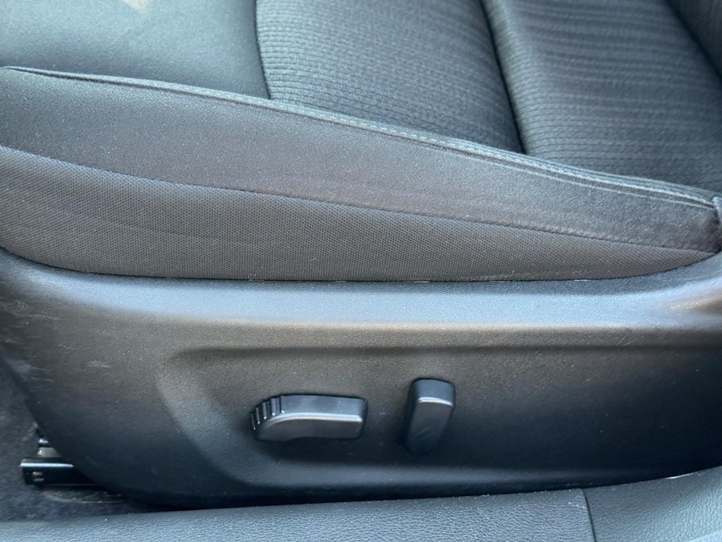 Nissan Altima Vehicle Full-screen Gallery Image 21