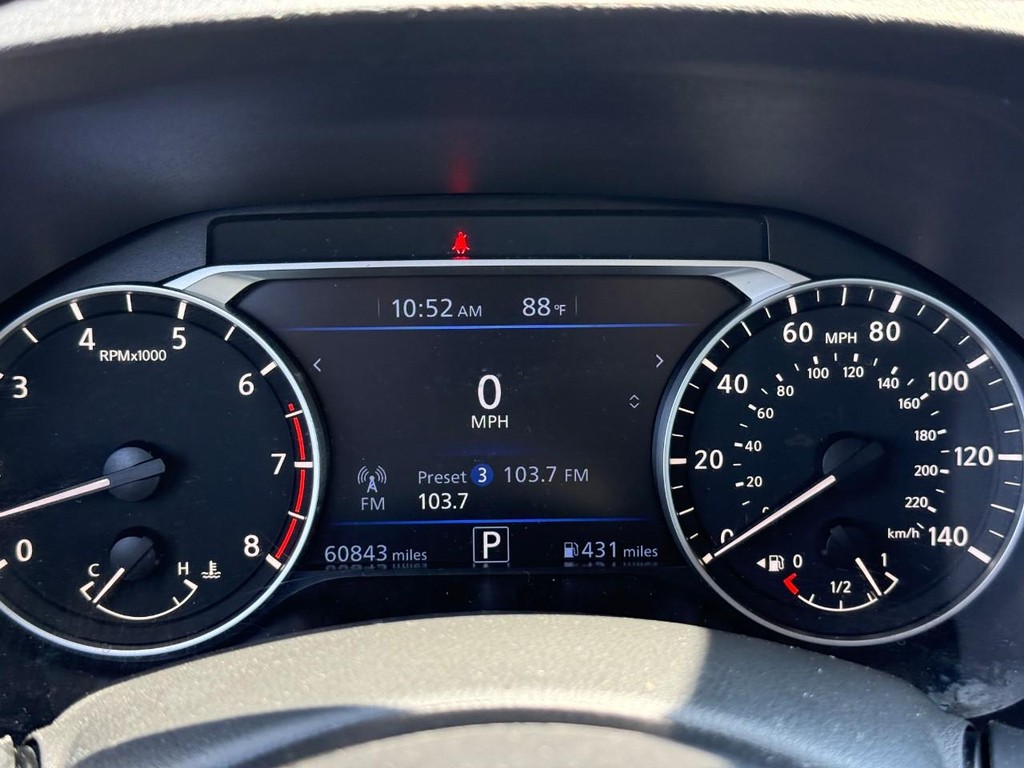 Nissan Altima Vehicle Full-screen Gallery Image 24