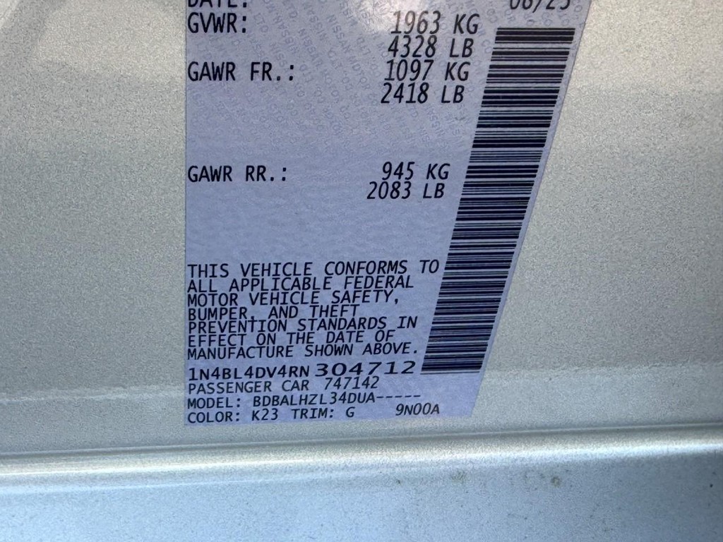 Nissan Altima Vehicle Full-screen Gallery Image 27