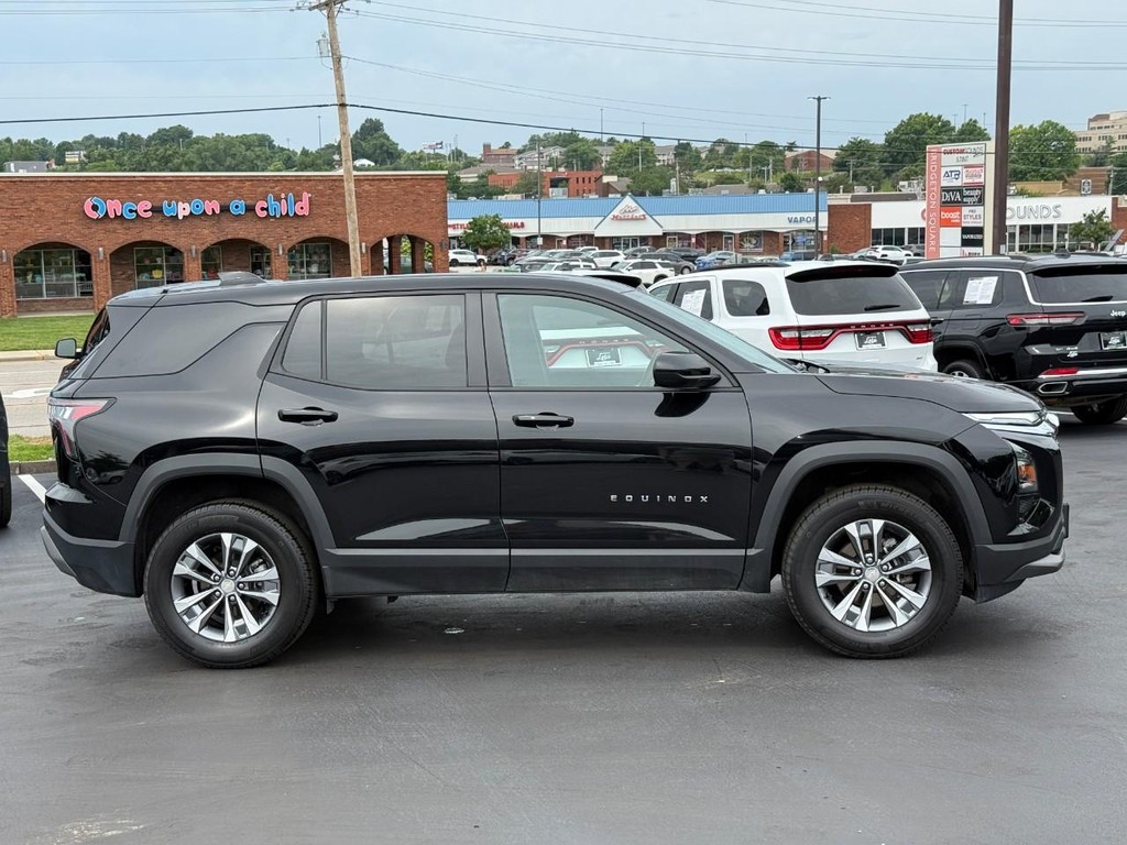 Chevrolet Equinox Vehicle Full-screen Gallery Image 02
