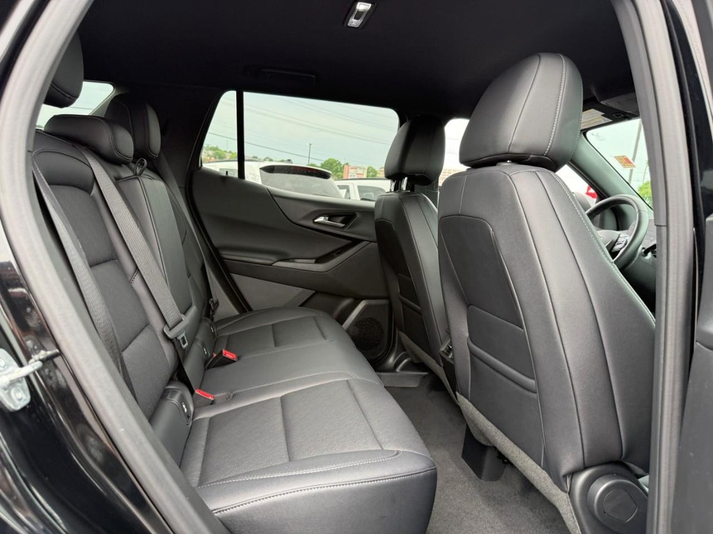 Chevrolet Equinox Vehicle Full-screen Gallery Image 10