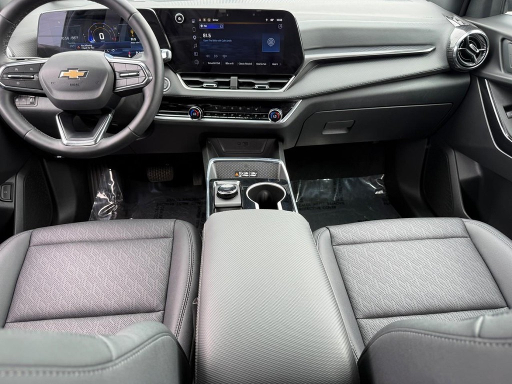 Chevrolet Equinox Vehicle Full-screen Gallery Image 11
