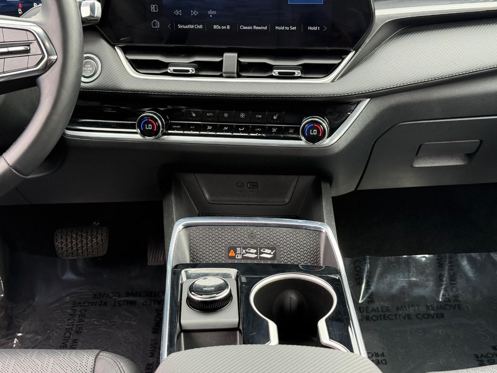 Chevrolet Equinox Vehicle Full-screen Gallery Image 14