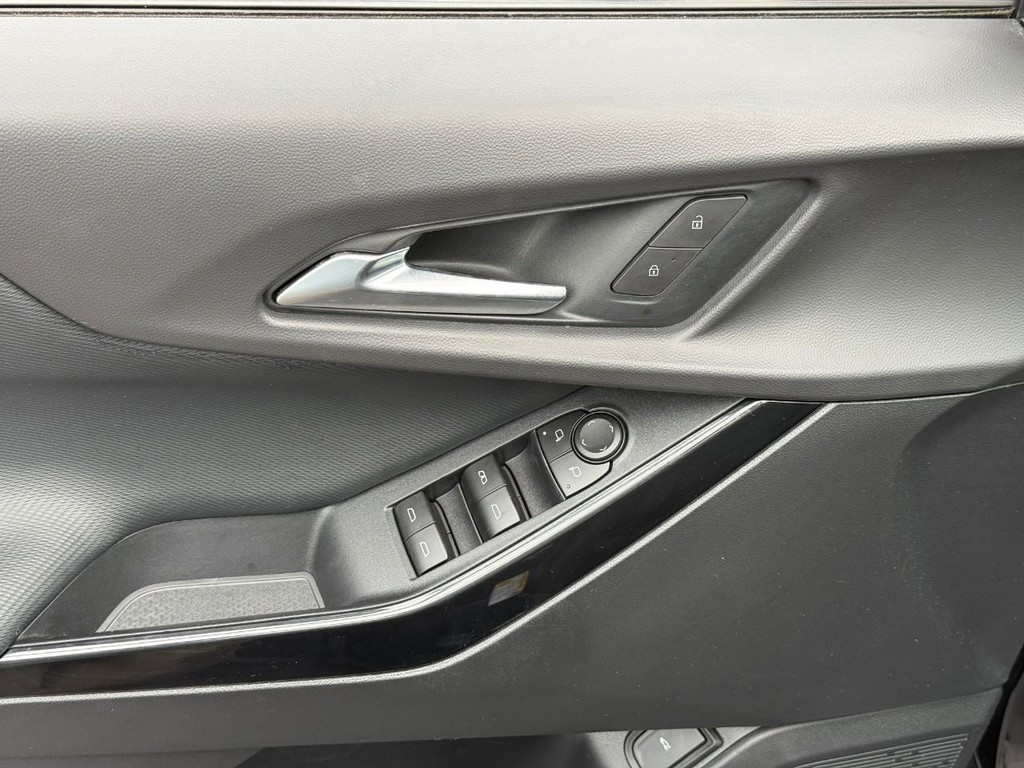 Chevrolet Equinox Vehicle Full-screen Gallery Image 15