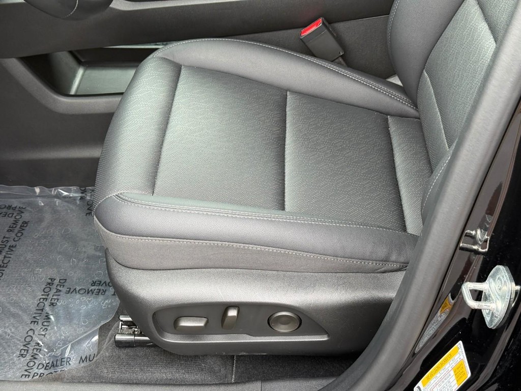 Chevrolet Equinox Vehicle Full-screen Gallery Image 16