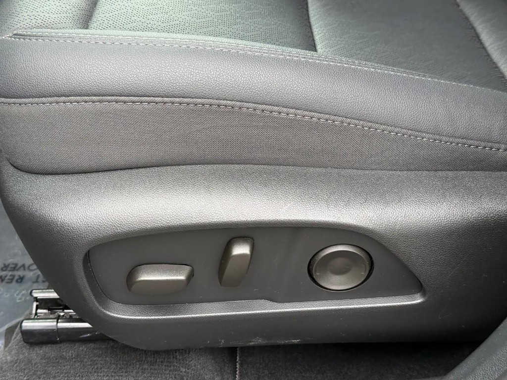 Chevrolet Equinox Vehicle Full-screen Gallery Image 17