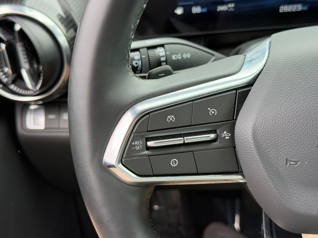 Chevrolet Equinox Vehicle Full-screen Gallery Image 18