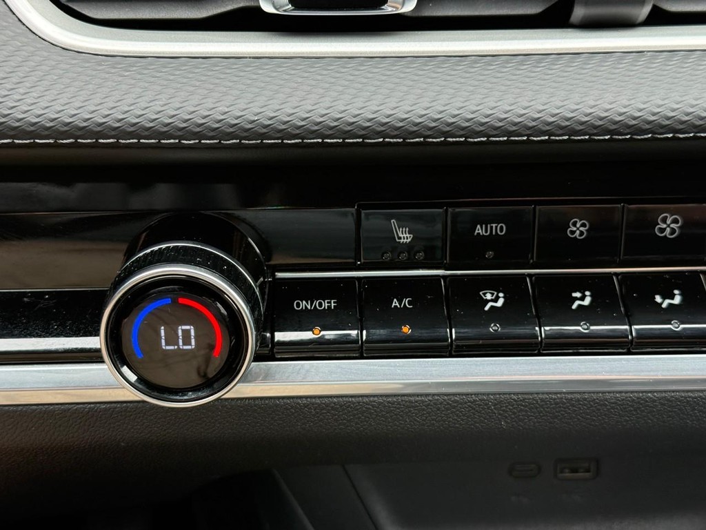 Chevrolet Equinox Vehicle Full-screen Gallery Image 20