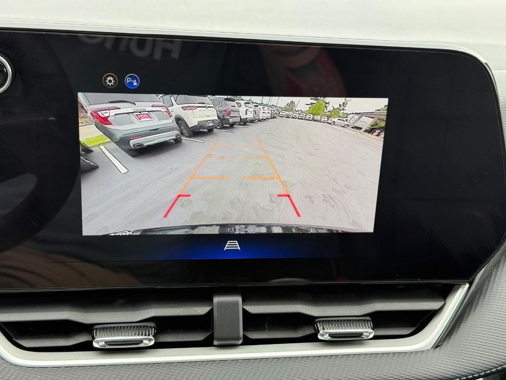 Chevrolet Equinox Vehicle Full-screen Gallery Image 21