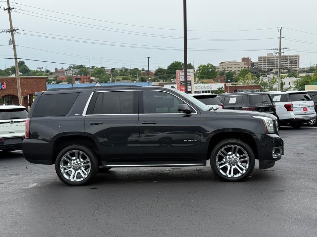 GMC Yukon Vehicle Full-screen Gallery Image 02
