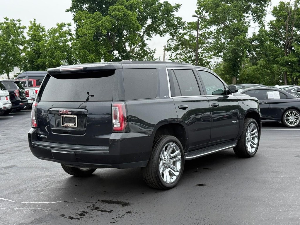 GMC Yukon Vehicle Full-screen Gallery Image 03