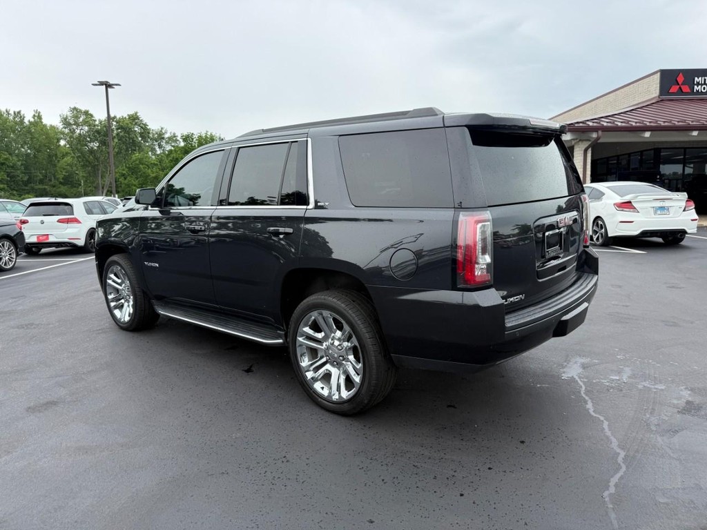 GMC Yukon Vehicle Full-screen Gallery Image 04