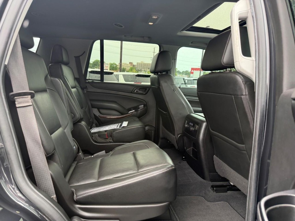 GMC Yukon Vehicle Full-screen Gallery Image 10