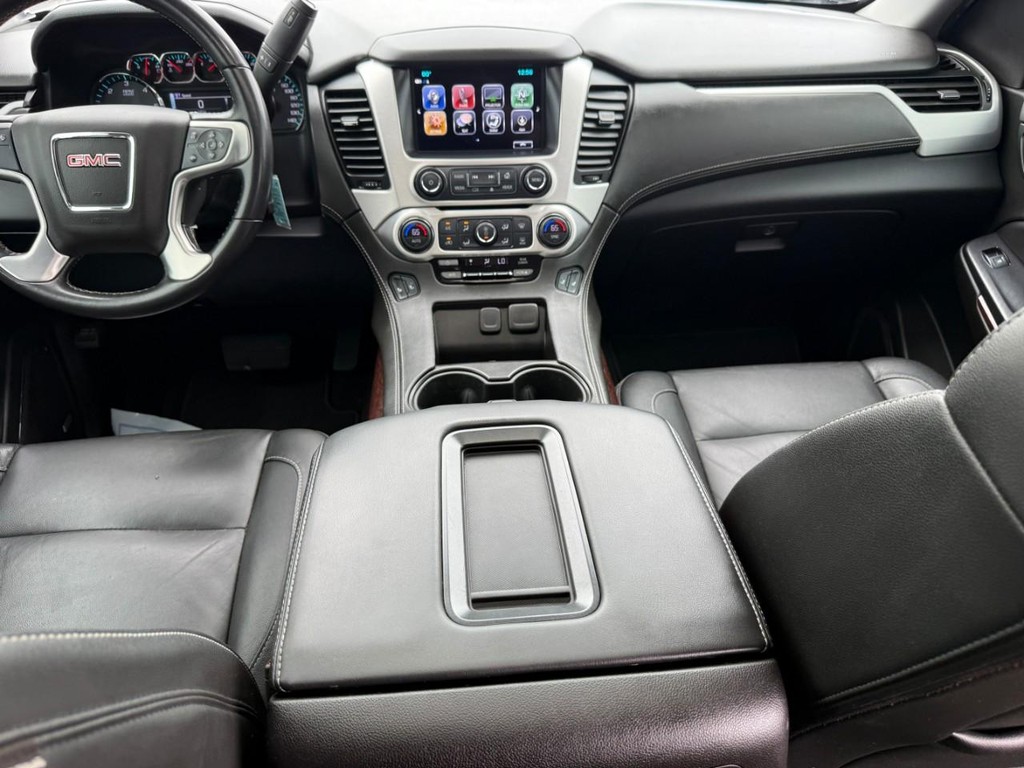 GMC Yukon Vehicle Full-screen Gallery Image 11