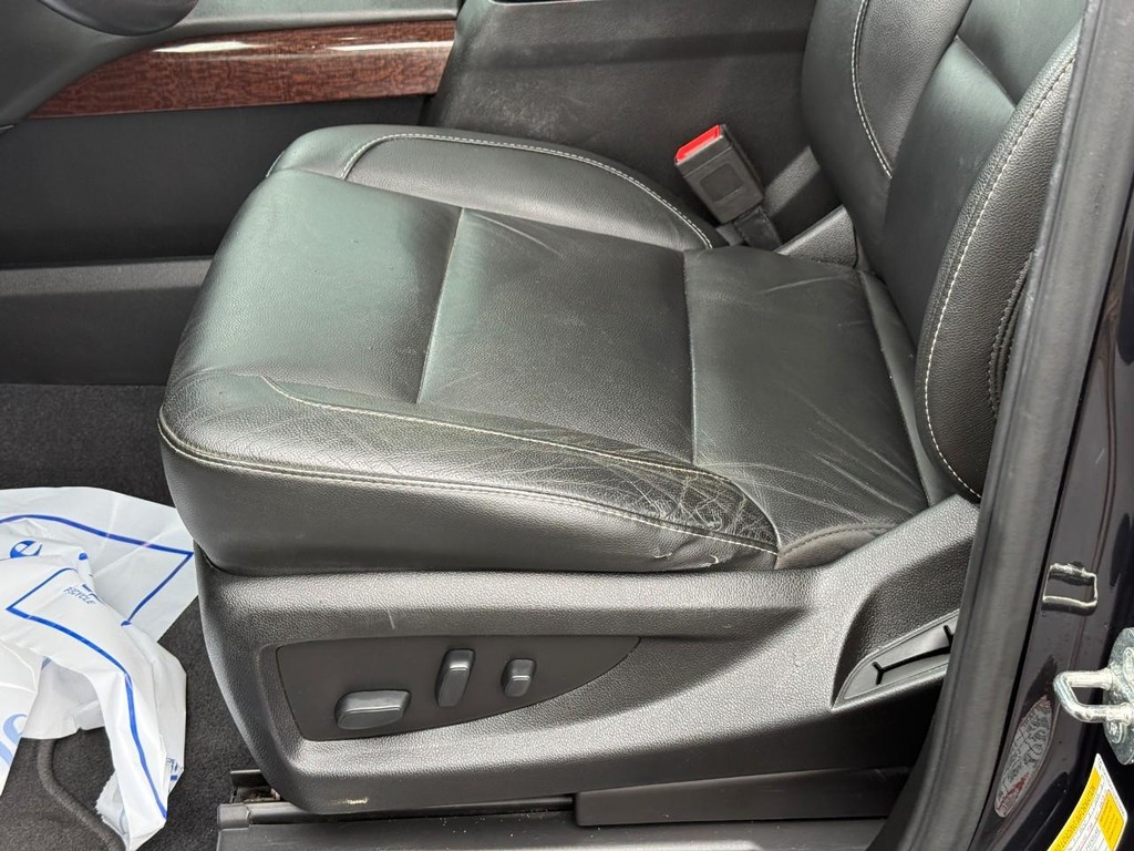 GMC Yukon Vehicle Full-screen Gallery Image 18
