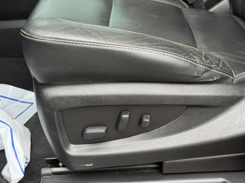 GMC Yukon Vehicle Full-screen Gallery Image 19