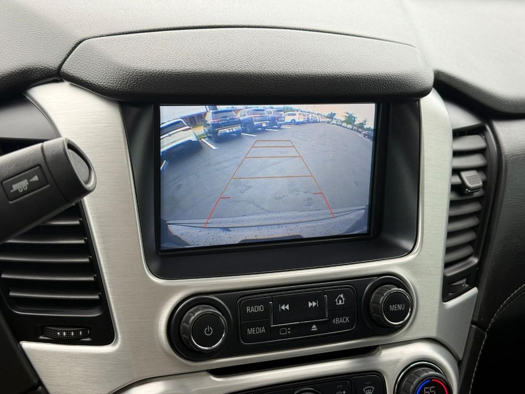 GMC Yukon Vehicle Full-screen Gallery Image 23