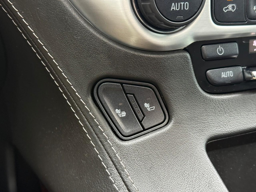 GMC Yukon Vehicle Full-screen Gallery Image 24