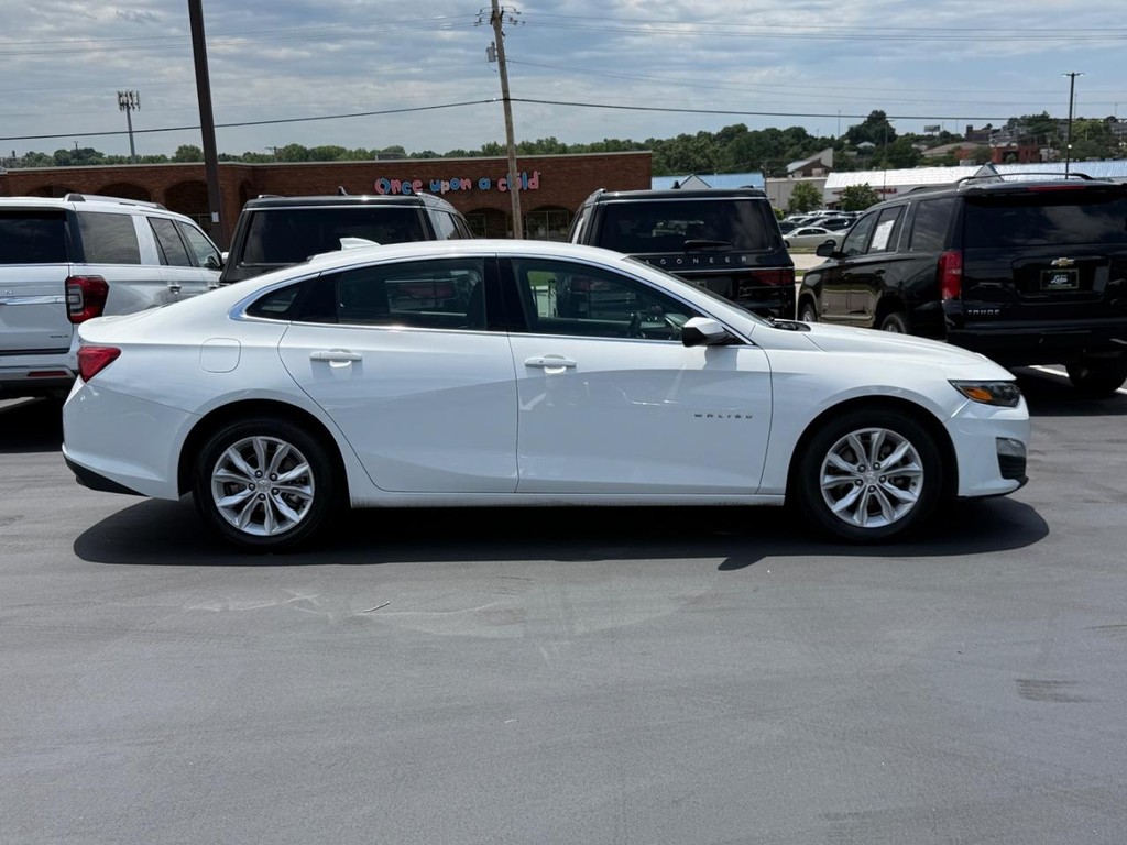 Chevrolet Malibu Vehicle Full-screen Gallery Image 02