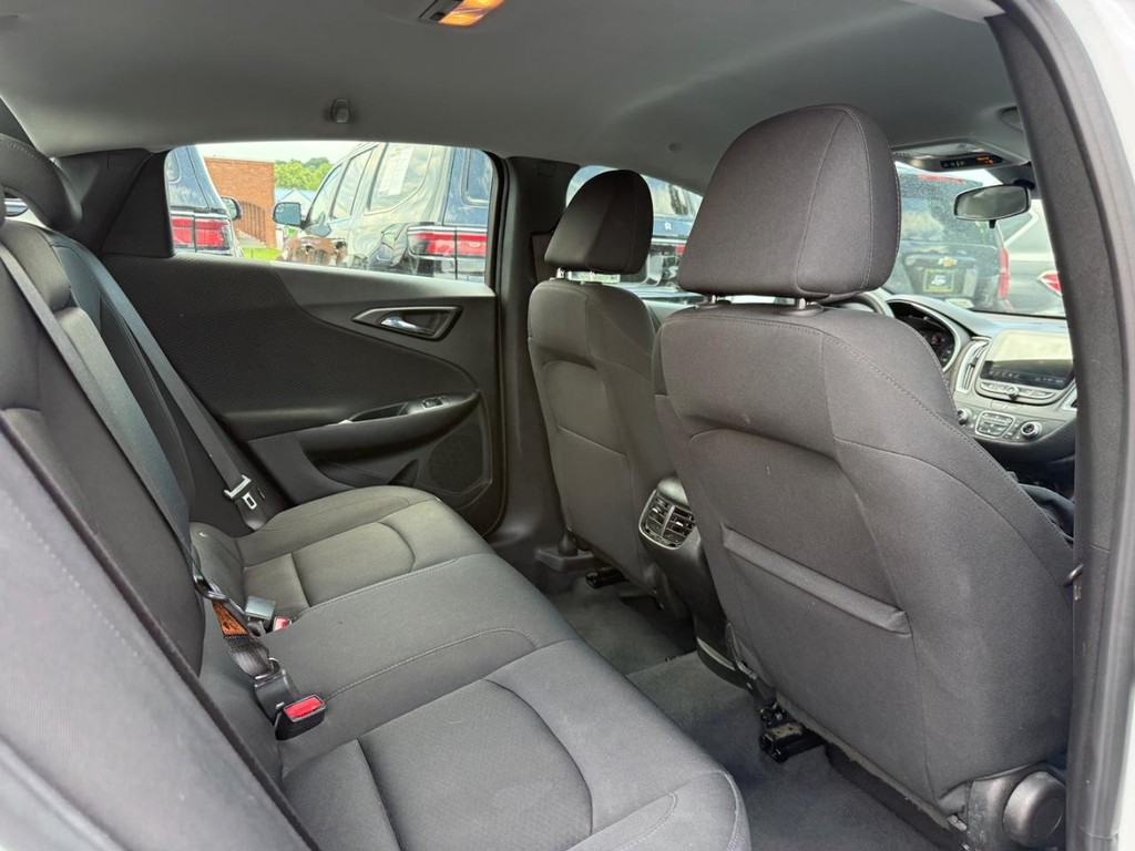 Chevrolet Malibu Vehicle Full-screen Gallery Image 10